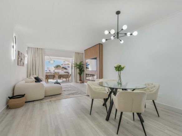 FOR SALE 🏡 Bright 3-Bedroom Apartment with Sea & Golf Views – Altos de La Quinta, Benahavís