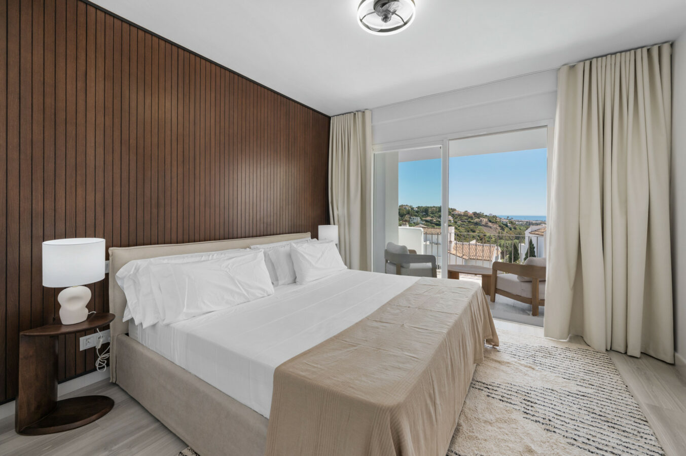 FOR SALE 🏡 Bright 3-Bedroom Apartment with Sea & Golf Views – Altos de La Quinta, Benahavís