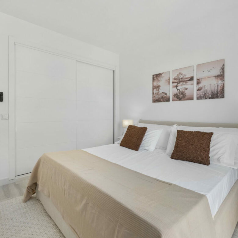 FOR SALE 🏡 Bright 3-Bedroom Apartment with Sea & Golf Views – Altos de La Quinta, Benahavís