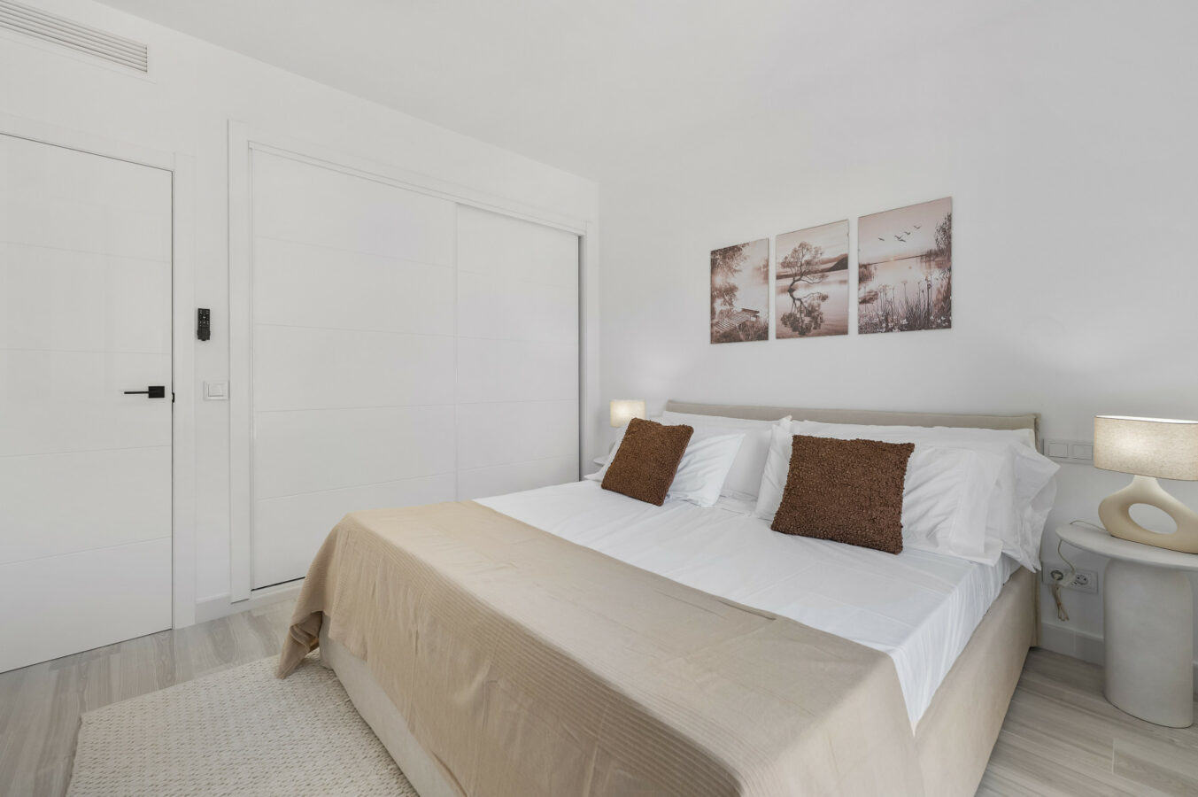 FOR SALE 🏡 Bright 3-Bedroom Apartment with Sea & Golf Views – Altos de La Quinta, Benahavís