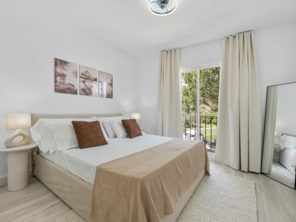 FOR SALE 🏡 Bright 3-Bedroom Apartment with Sea & Golf Views – Altos de La Quinta, Benahavís