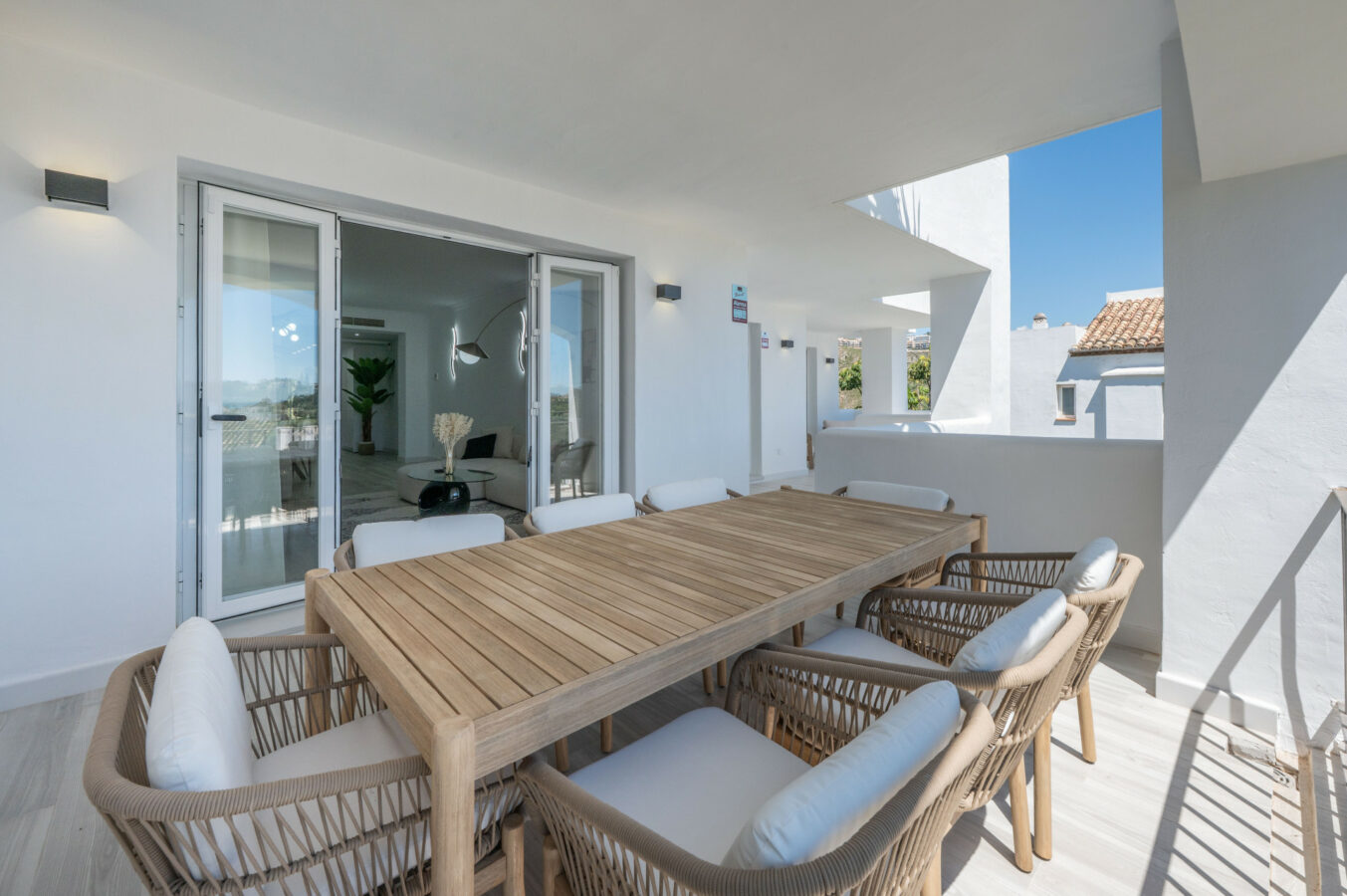 FOR SALE 🏡 Bright 3-Bedroom Apartment with Sea & Golf Views – Altos de La Quinta, Benahavís