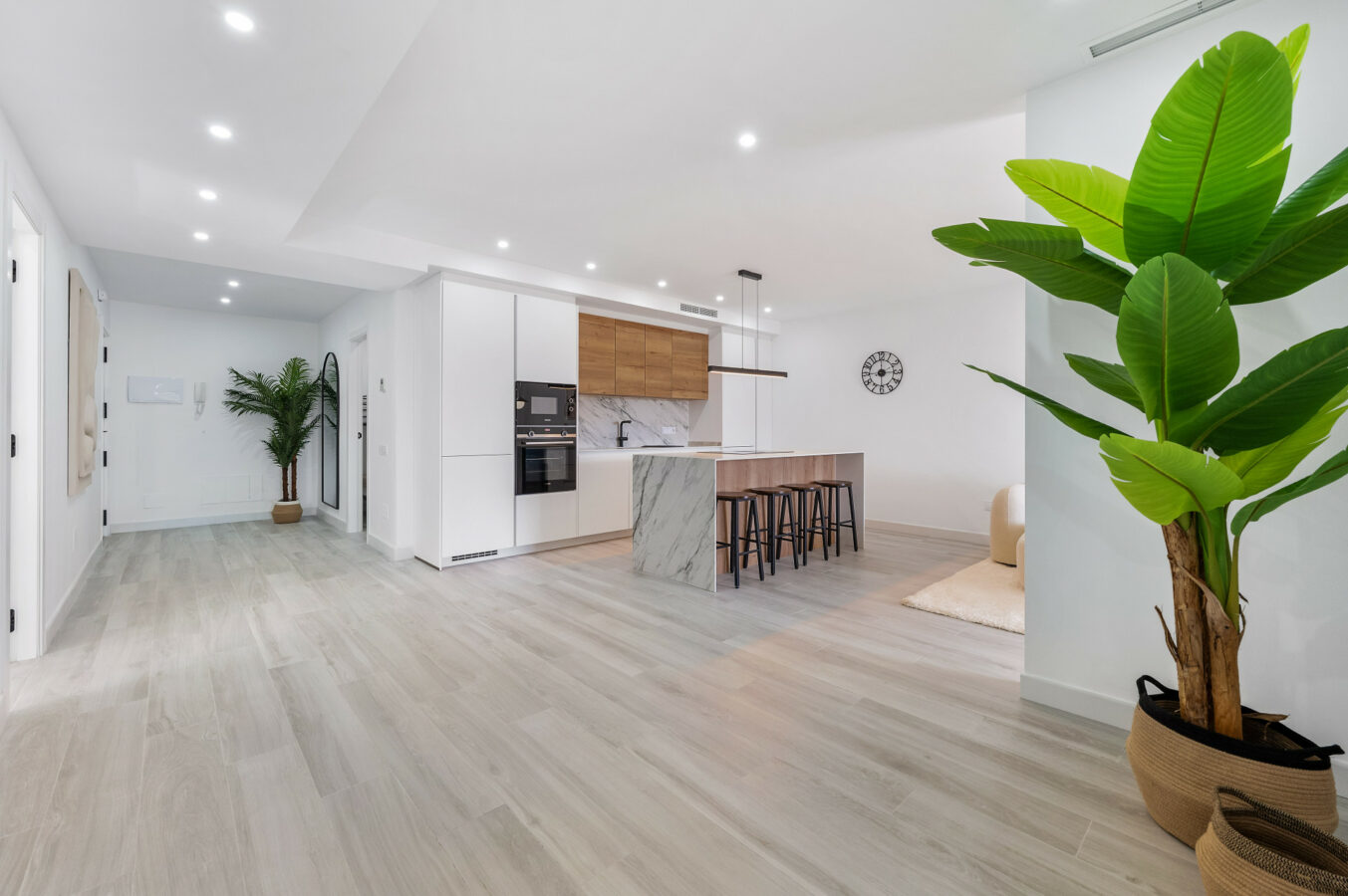 FOR SALE 🏡 Modern 3-Bedroom Apartment with La Concha Views – Puerto Golf, Nueva Andalucía, Marbella