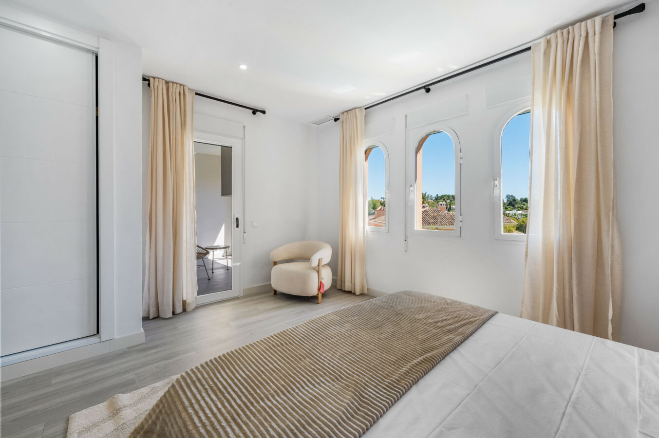 FOR SALE 🏡 Modern 3-Bedroom Apartment with La Concha Views – Puerto Golf, Nueva Andalucía, Marbella