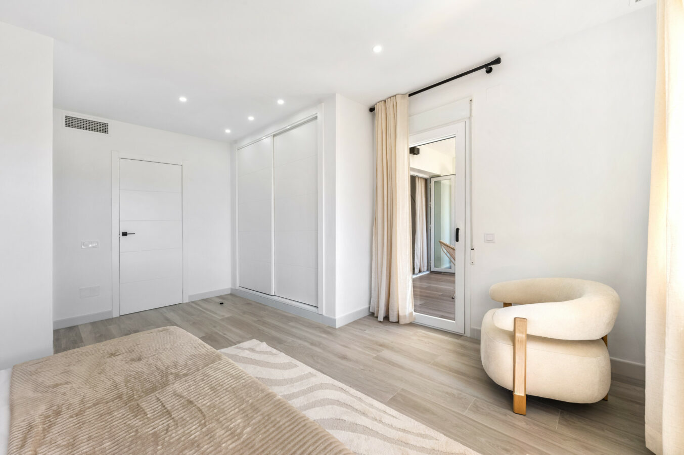 FOR SALE 🏡 Modern 3-Bedroom Apartment with La Concha Views – Puerto Golf, Nueva Andalucía, Marbella