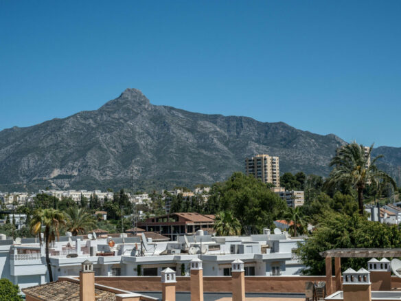 FOR SALE 🏡 Modern 3-Bedroom Apartment with La Concha Views – Puerto Golf, Nueva Andalucía, Marbella