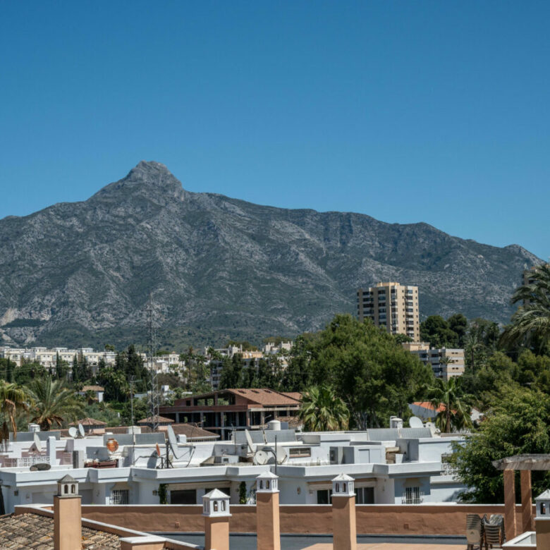 FOR SALE 🏡 Modern 3-Bedroom Apartment with La Concha Views – Puerto Golf, Nueva Andalucía, Marbella