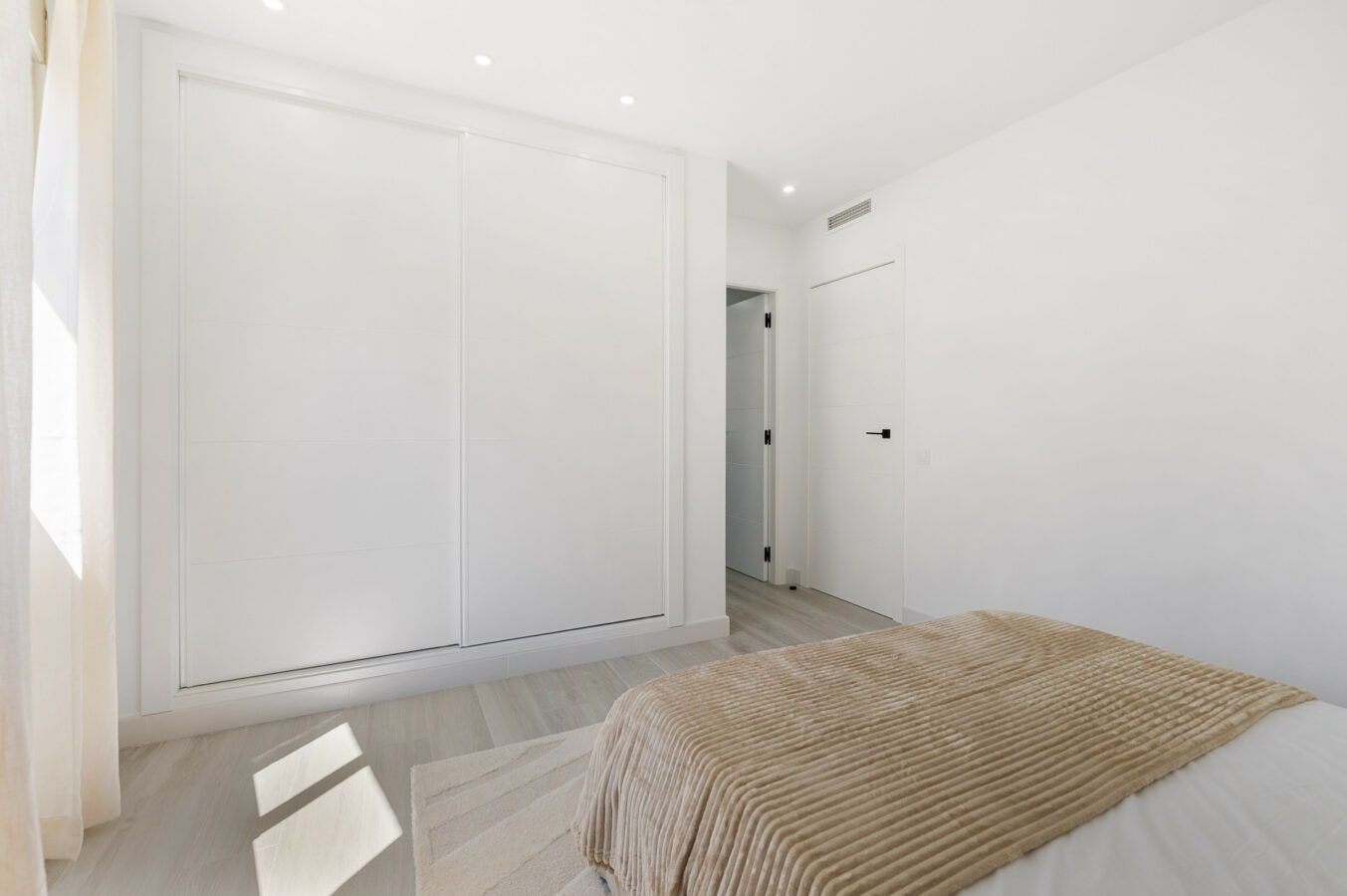 FOR SALE 🏡 Modern 3-Bedroom Apartment with La Concha Views – Puerto Golf, Nueva Andalucía, Marbella