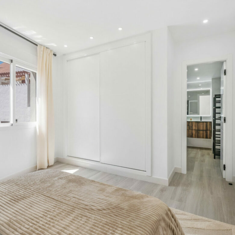 FOR SALE 🏡 Modern 3-Bedroom Apartment with La Concha Views – Puerto Golf, Nueva Andalucía, Marbella