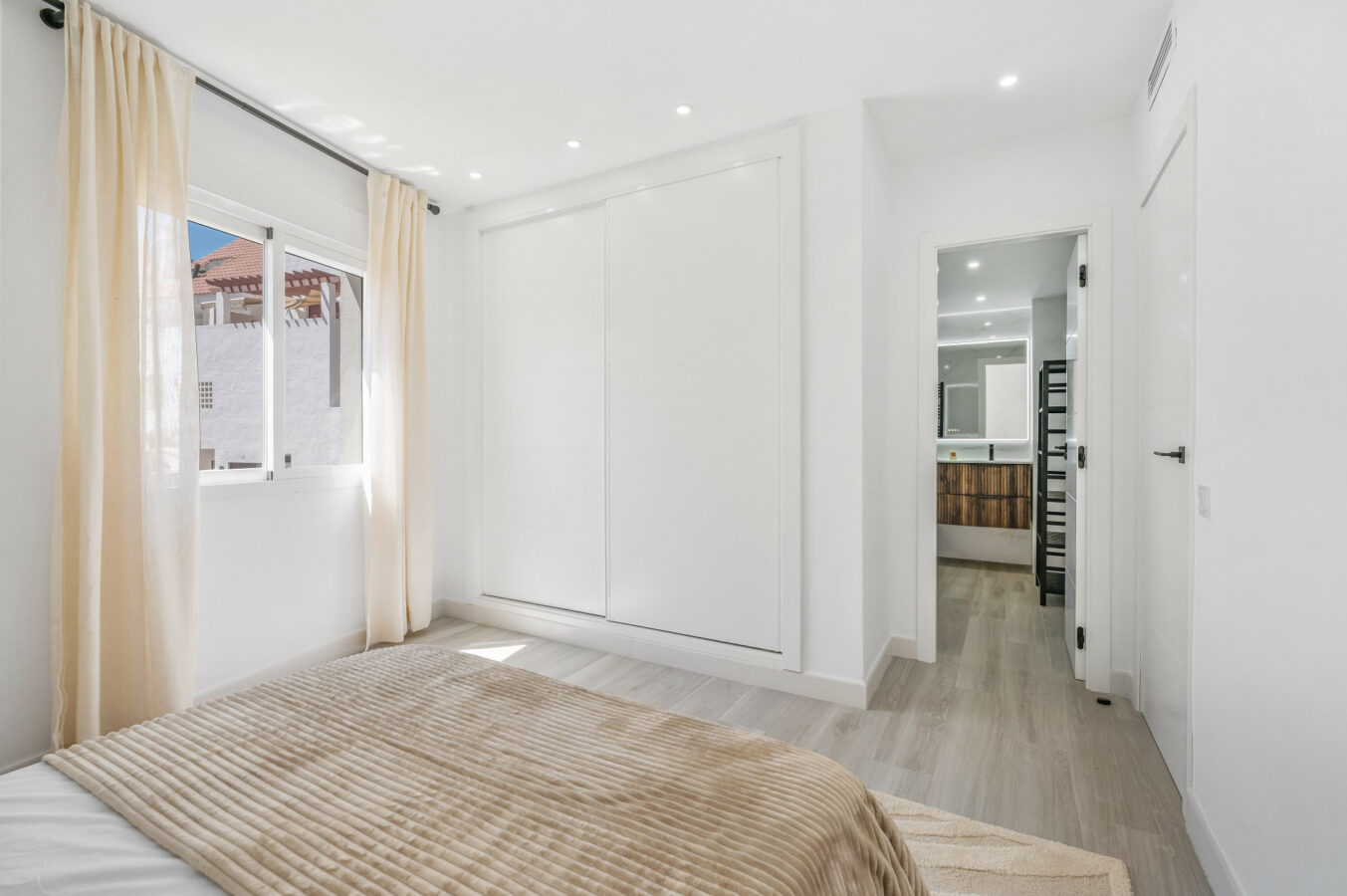 FOR SALE 🏡 Modern 3-Bedroom Apartment with La Concha Views – Puerto Golf, Nueva Andalucía, Marbella
