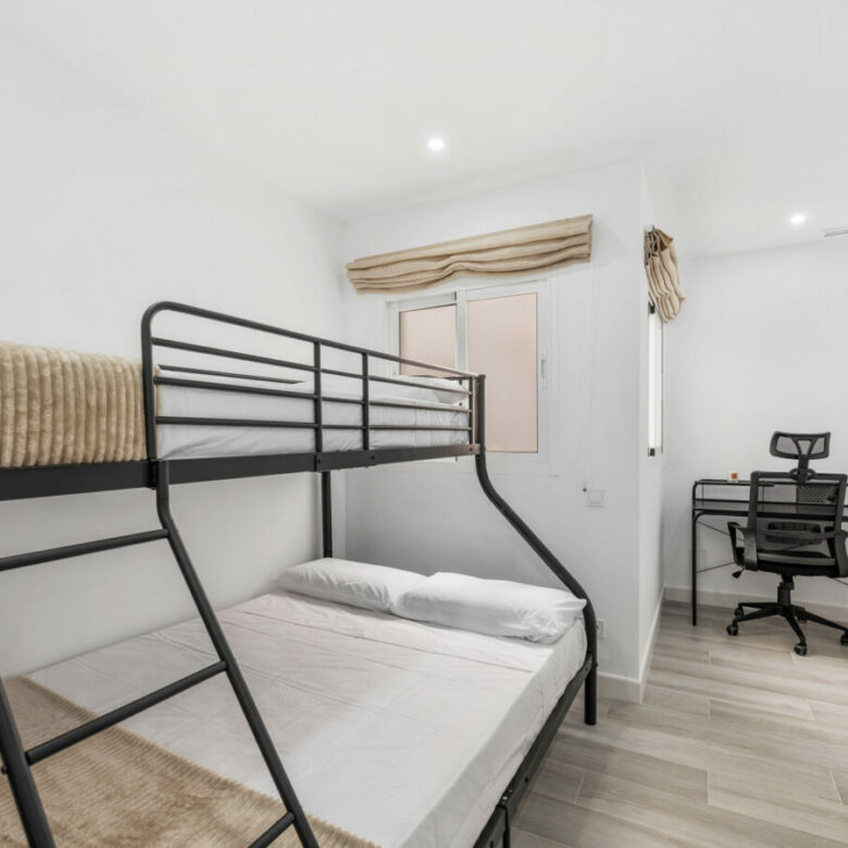 FOR SALE 🏡 Modern 3-Bedroom Apartment with La Concha Views – Puerto Golf, Nueva Andalucía, Marbella