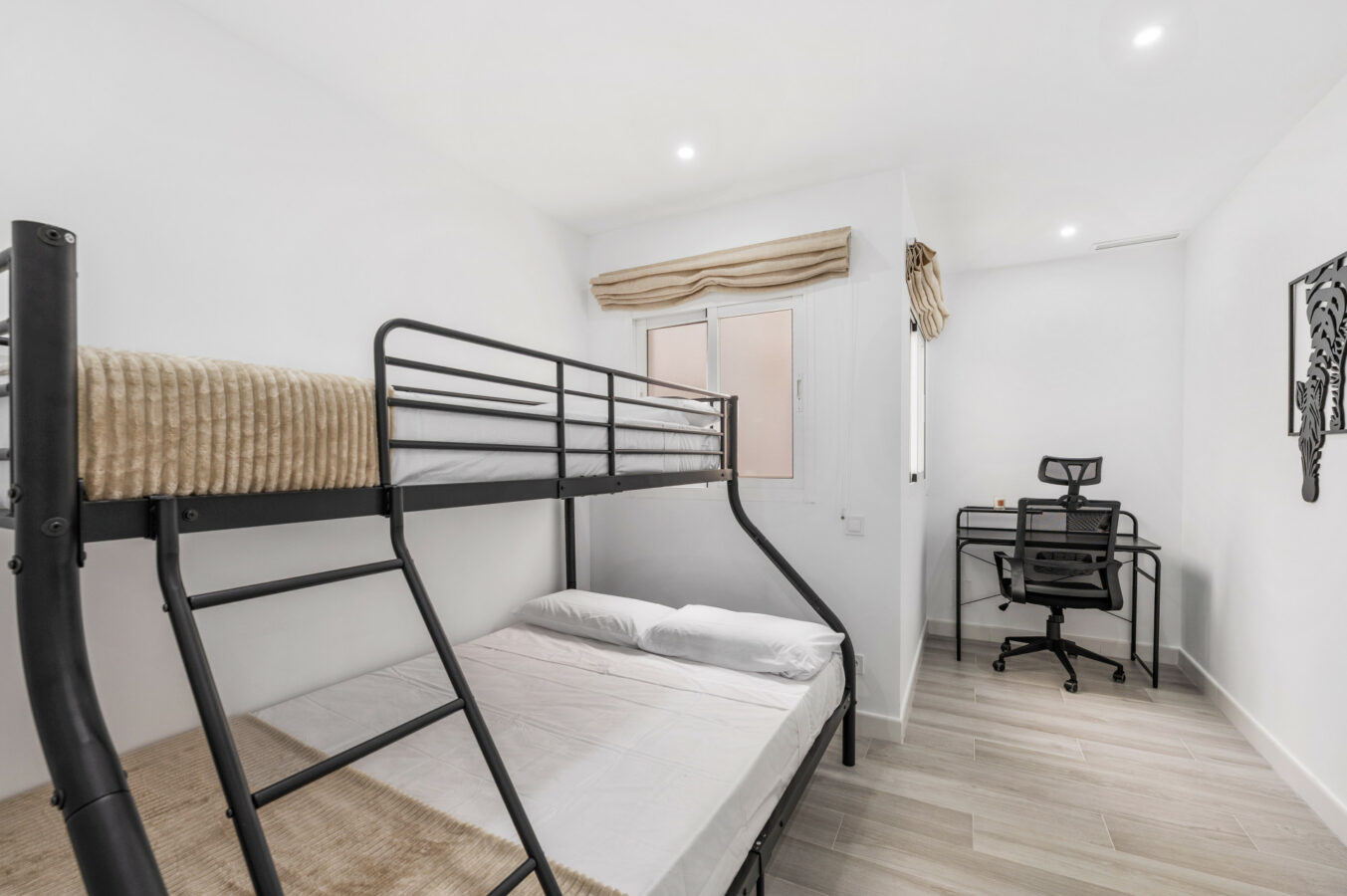 FOR SALE 🏡 Modern 3-Bedroom Apartment with La Concha Views – Puerto Golf, Nueva Andalucía, Marbella