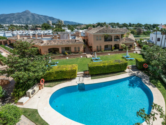 FOR SALE 🏡 Modern 3-Bedroom Apartment with La Concha Views – Puerto Golf, Nueva Andalucía, Marbella