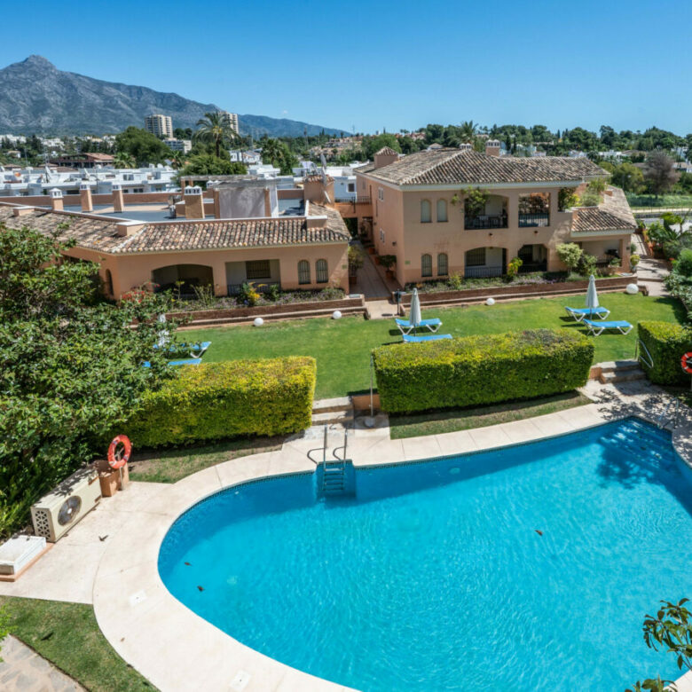FOR SALE 🏡 Modern 3-Bedroom Apartment with La Concha Views – Puerto Golf, Nueva Andalucía, Marbella
