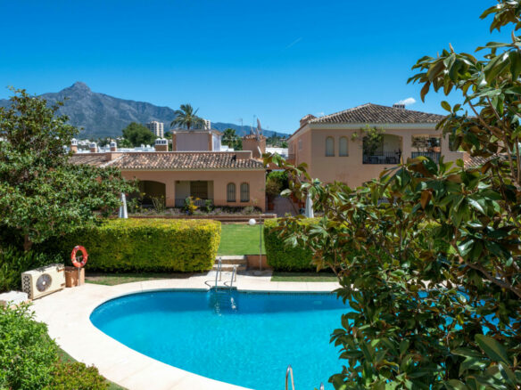 FOR SALE 🏡 Modern 3-Bedroom Apartment with La Concha Views – Puerto Golf, Nueva Andalucía, Marbella