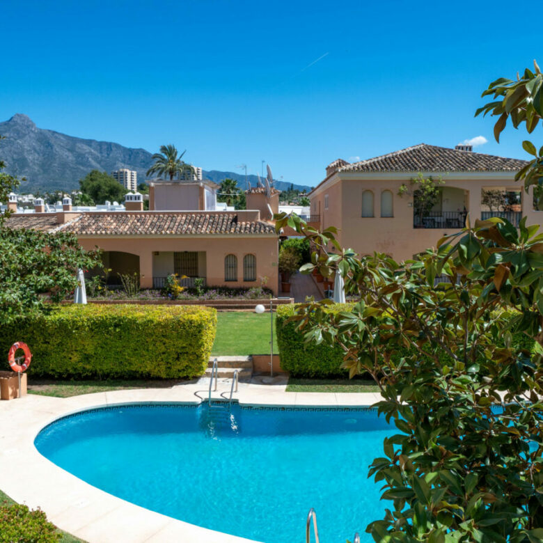 FOR SALE 🏡 Modern 3-Bedroom Apartment with La Concha Views – Puerto Golf, Nueva Andalucía, Marbella