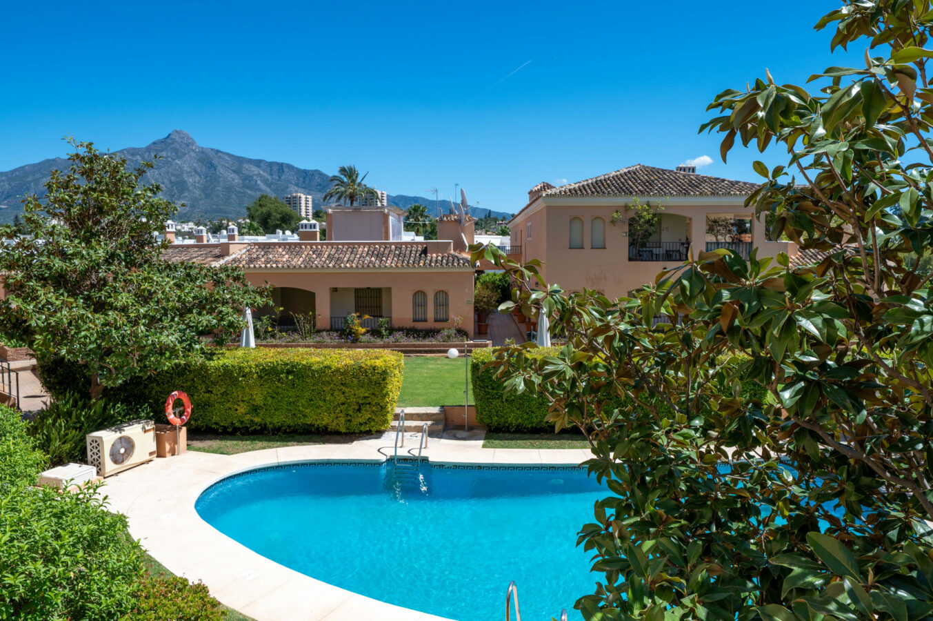 FOR SALE 🏡 Modern 3-Bedroom Apartment with La Concha Views – Puerto Golf, Nueva Andalucía, Marbella