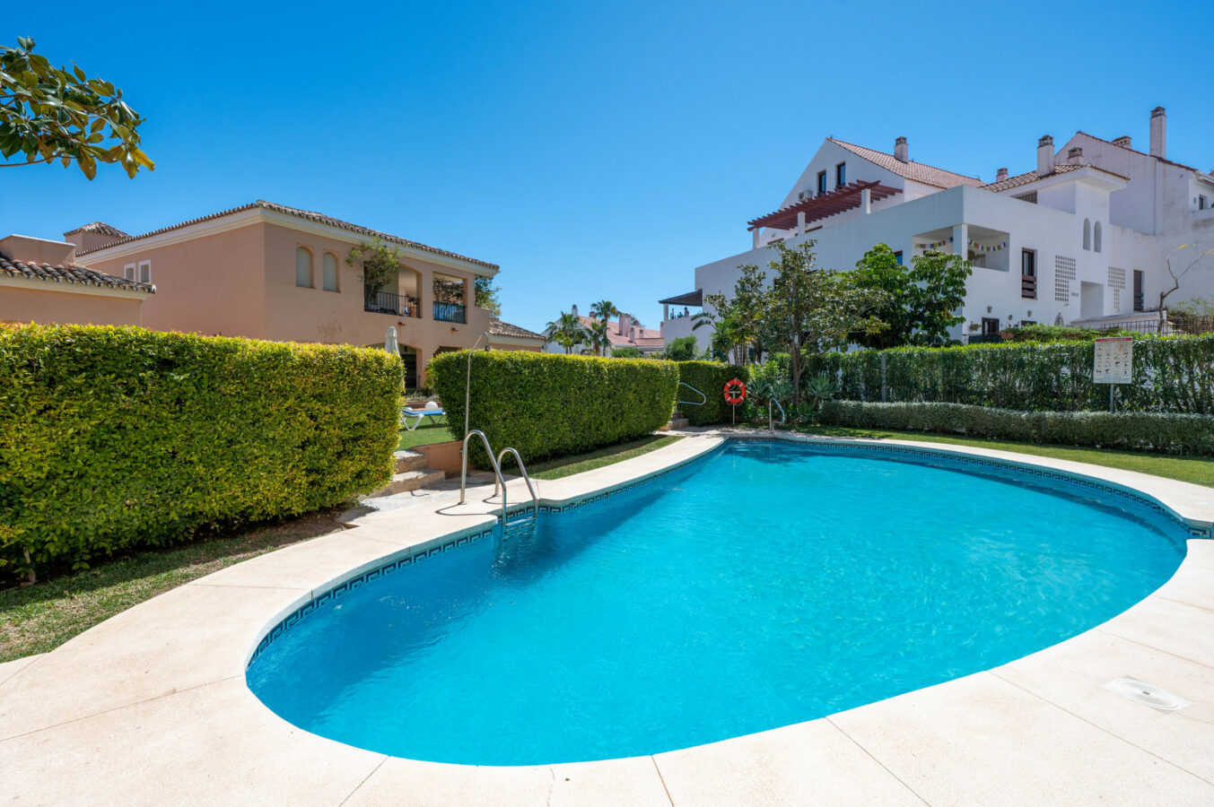 FOR SALE 🏡 Modern 3-Bedroom Apartment with La Concha Views – Puerto Golf, Nueva Andalucía, Marbella