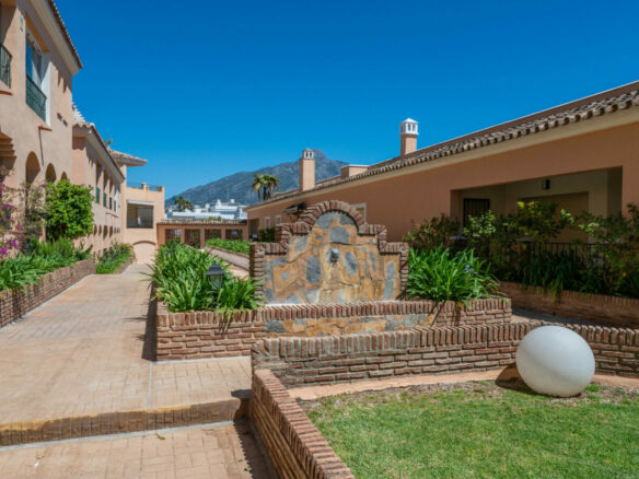 FOR SALE 🏡 Modern 3-Bedroom Apartment with La Concha Views – Puerto Golf, Nueva Andalucía, Marbella