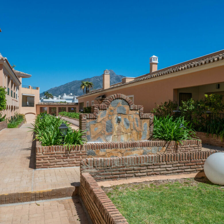FOR SALE 🏡 Modern 3-Bedroom Apartment with La Concha Views – Puerto Golf, Nueva Andalucía, Marbella
