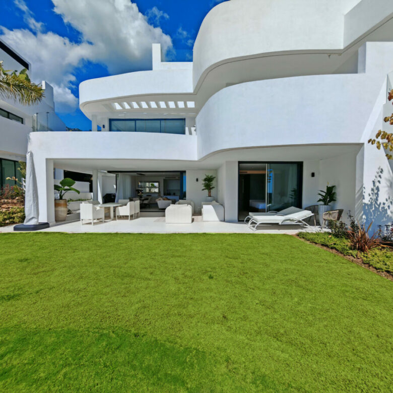 FOR SALE 🏡 Elegant Ground Floor Apartment with Private Garden – Palo Alto, Marbella
