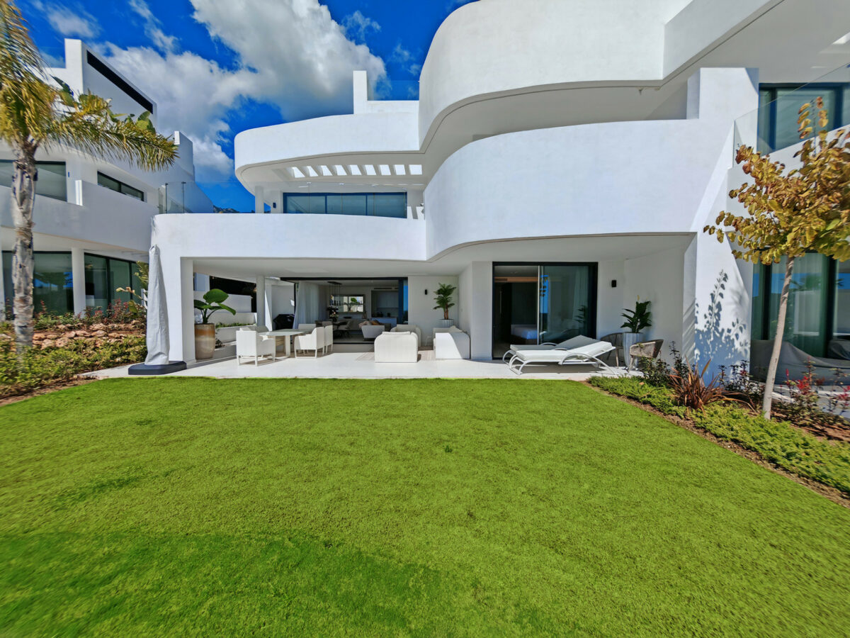 FOR SALE 🏡 Elegant Ground Floor Apartment with Private Garden – Palo Alto, Marbella