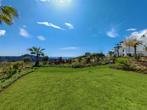FOR SALE 🏡 Elegant Ground Floor Apartment with Private Garden – Palo Alto, Marbella