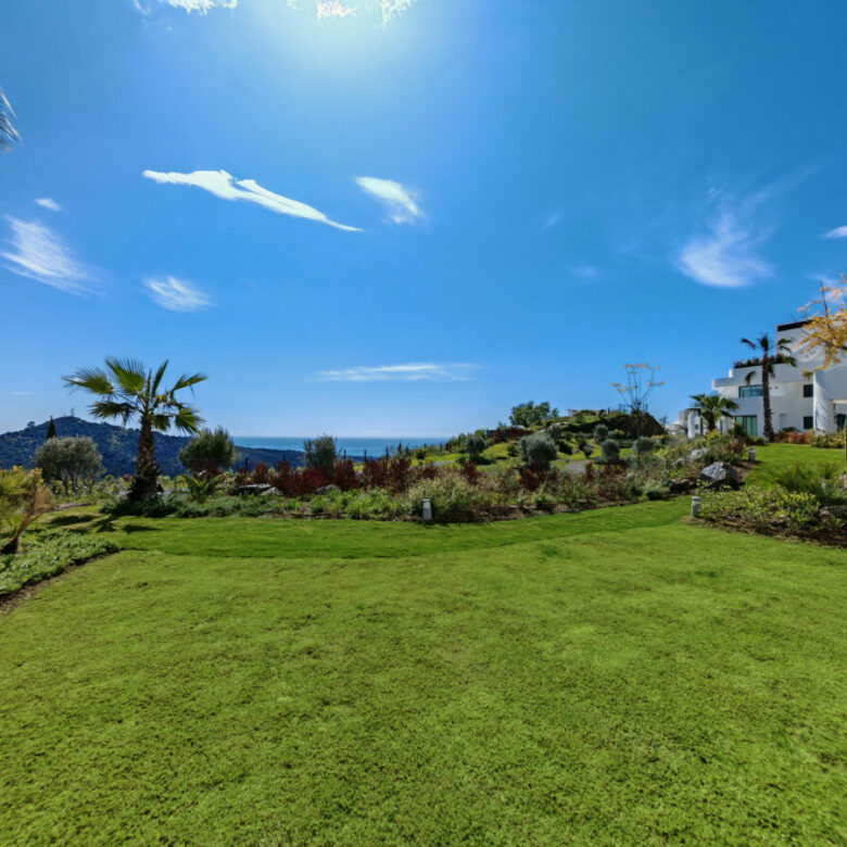 FOR SALE 🏡 Elegant Ground Floor Apartment with Private Garden – Palo Alto, Marbella