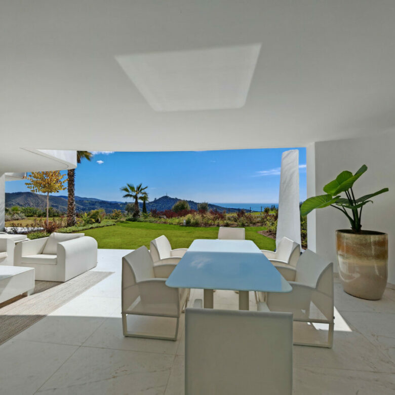 FOR SALE 🏡 Elegant Ground Floor Apartment with Private Garden – Palo Alto, Marbella
