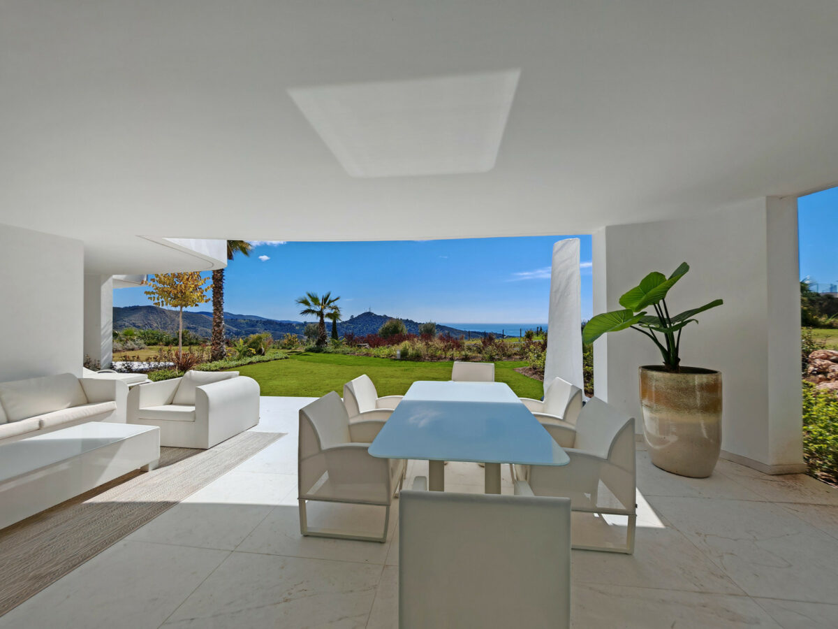 FOR SALE 🏡 Elegant Ground Floor Apartment with Private Garden – Palo Alto, Marbella