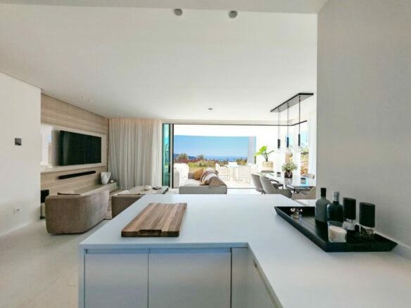 FOR SALE 🏡 Elegant Ground Floor Apartment with Private Garden – Palo Alto, Marbella