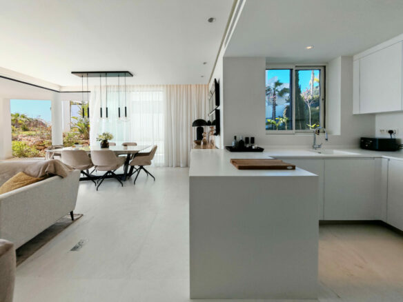 FOR SALE 🏡 Elegant Ground Floor Apartment with Private Garden – Palo Alto, Marbella
