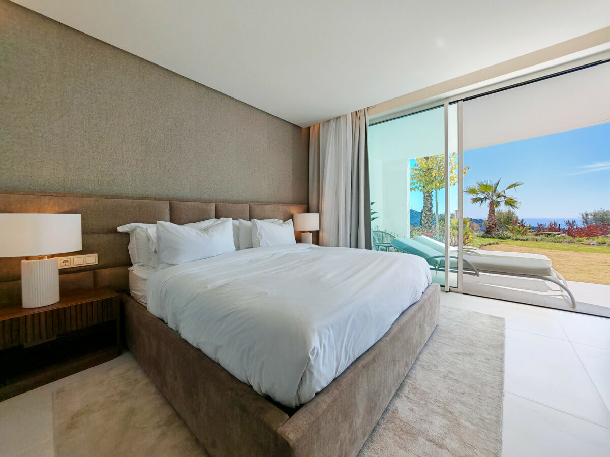 FOR SALE 🏡 Elegant Ground Floor Apartment with Private Garden – Palo Alto, Marbella