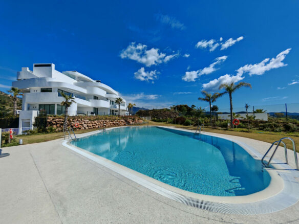 FOR SALE 🏡 Elegant Ground Floor Apartment with Private Garden – Palo Alto, Marbella
