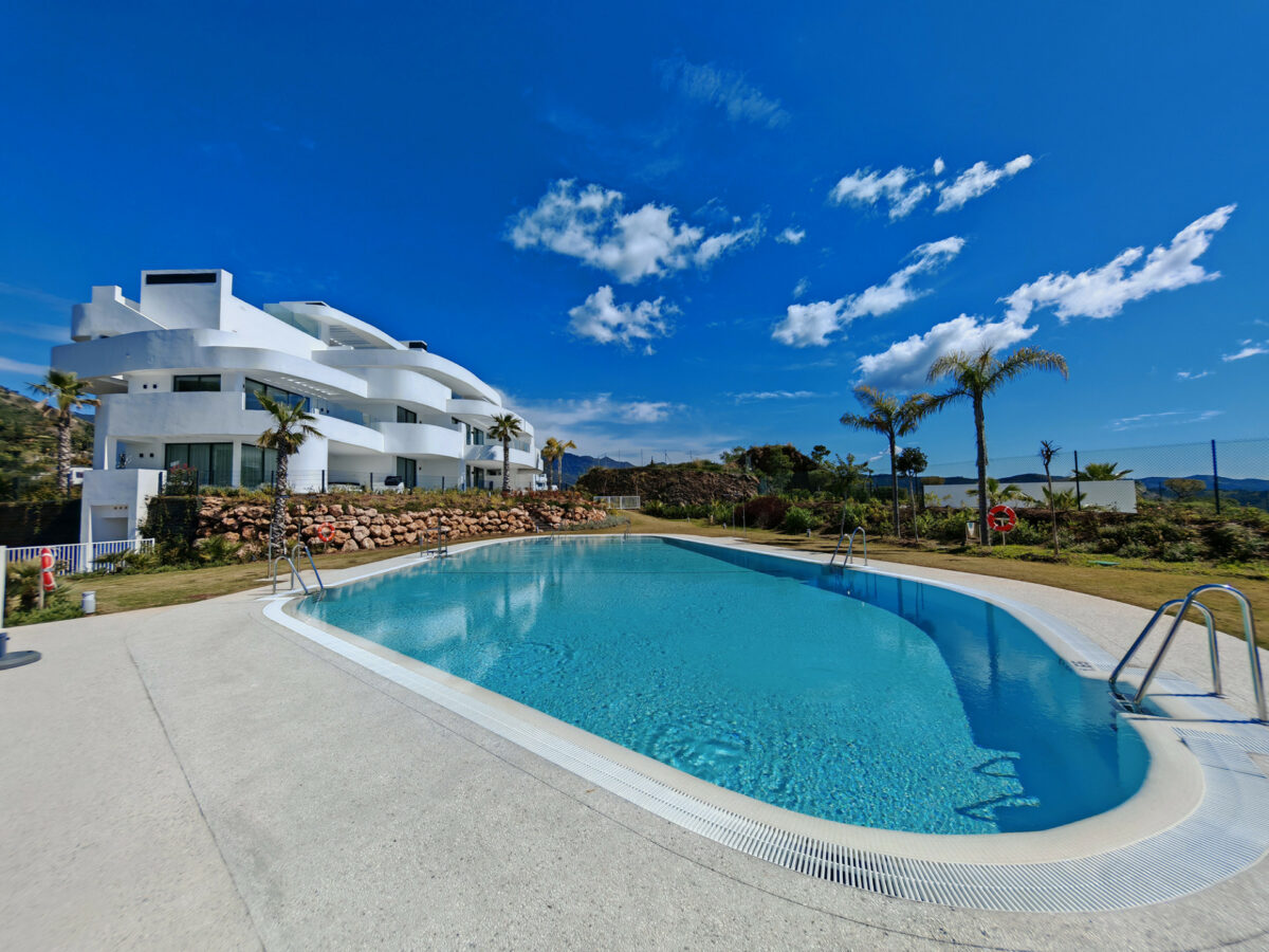 FOR SALE 🏡 Elegant Ground Floor Apartment with Private Garden – Palo Alto, Marbella