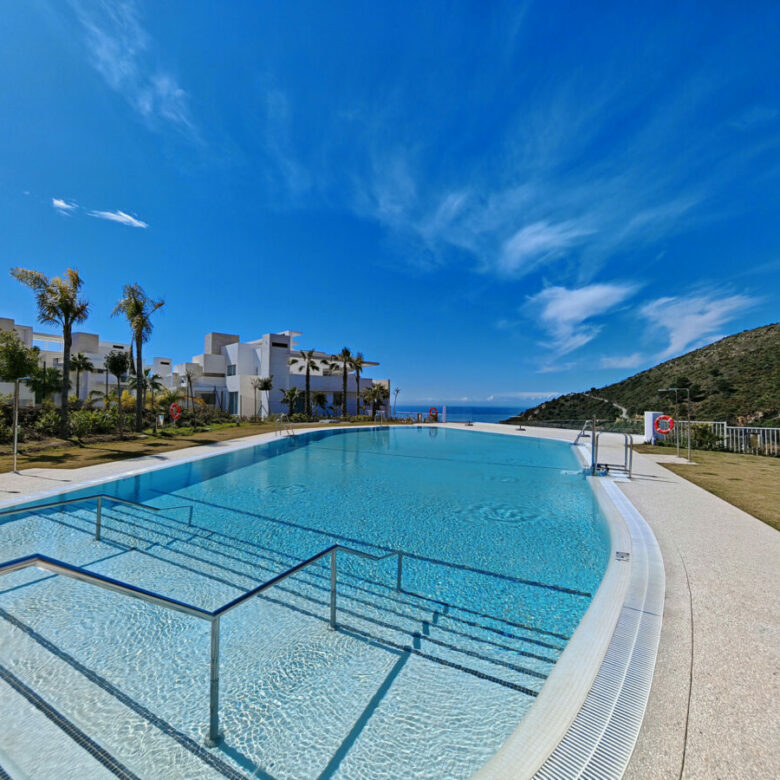 FOR SALE 🏡 Elegant Ground Floor Apartment with Private Garden – Palo Alto, Marbella