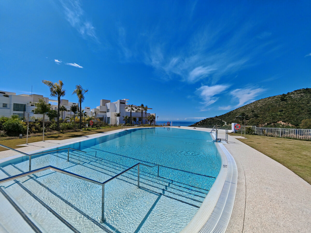 FOR SALE 🏡 Elegant Ground Floor Apartment with Private Garden – Palo Alto, Marbella