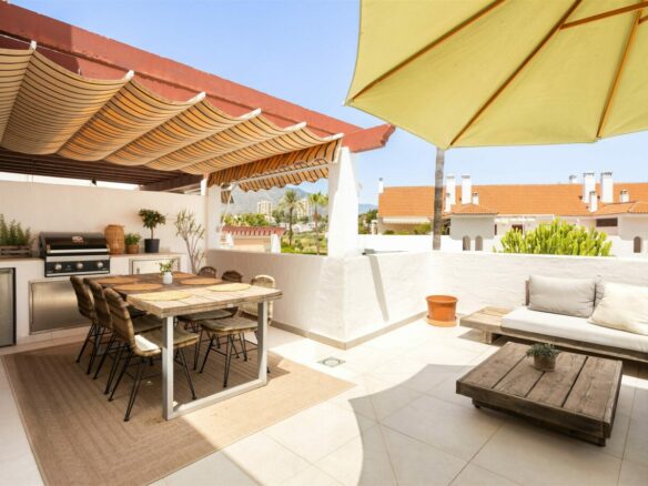 FOR SALE 🏡 Apartment with Tourist Licence – La Maestranza, Nueva Andalucía, Marbella