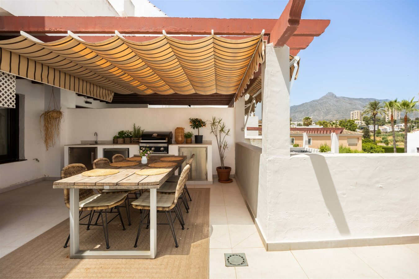 FOR SALE 🏡 Apartment with Tourist Licence – La Maestranza, Nueva Andalucía, Marbella