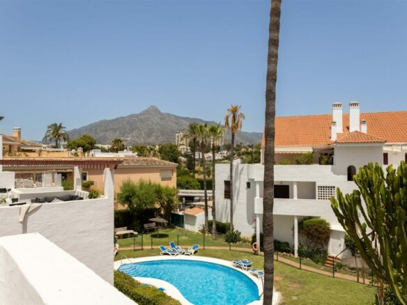 FOR SALE 🏡 Apartment with Tourist Licence – La Maestranza, Nueva Andalucía, Marbella