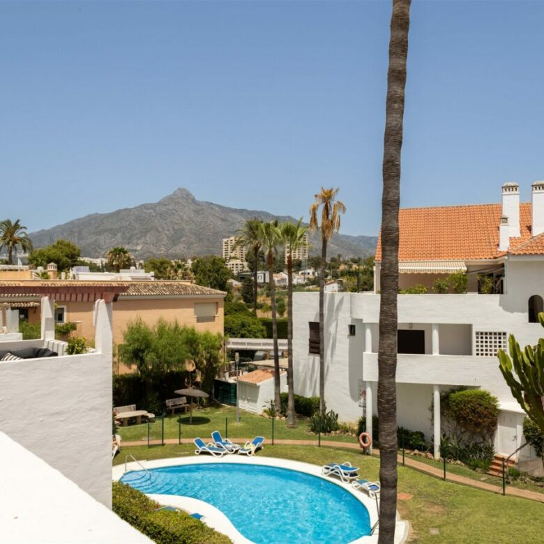 FOR SALE 🏡 Apartment with Tourist Licence – La Maestranza, Nueva Andalucía, Marbella