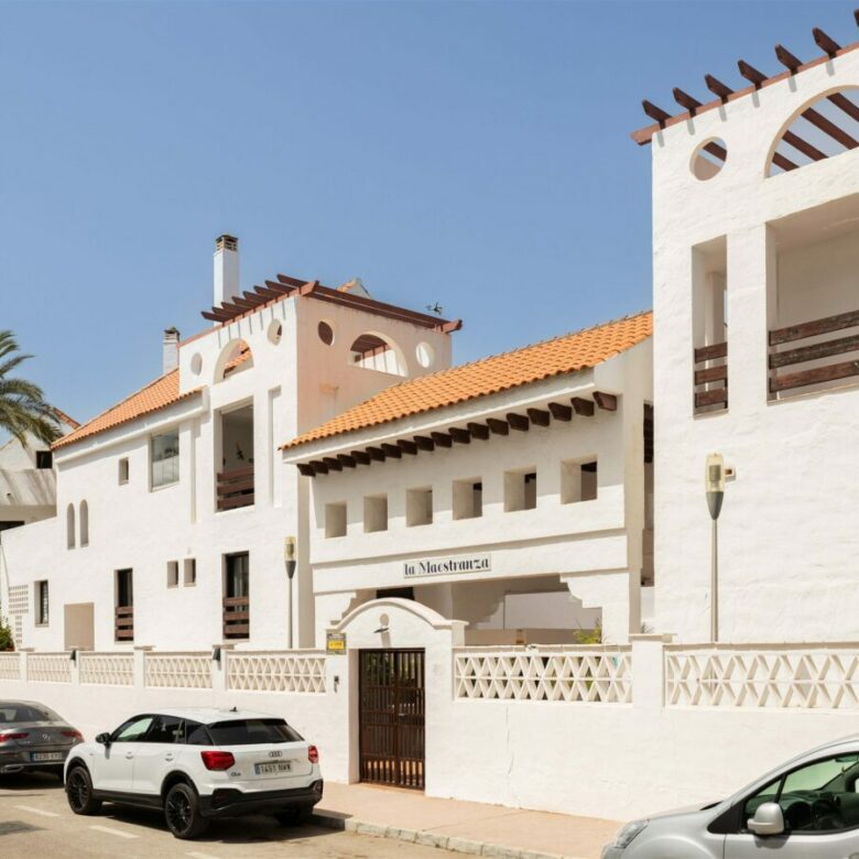 FOR SALE 🏡 Apartment with Tourist Licence – La Maestranza, Nueva Andalucía, Marbella