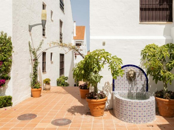 FOR SALE 🏡 Apartment with Tourist Licence – La Maestranza, Nueva Andalucía, Marbella
