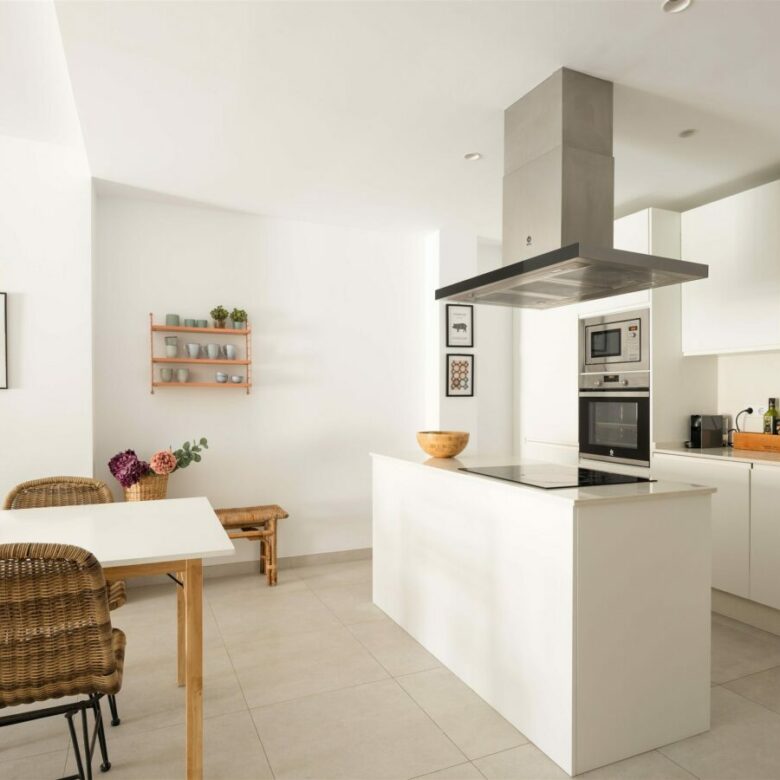 FOR SALE 🏡 Apartment with Tourist Licence – La Maestranza, Nueva Andalucía, Marbella