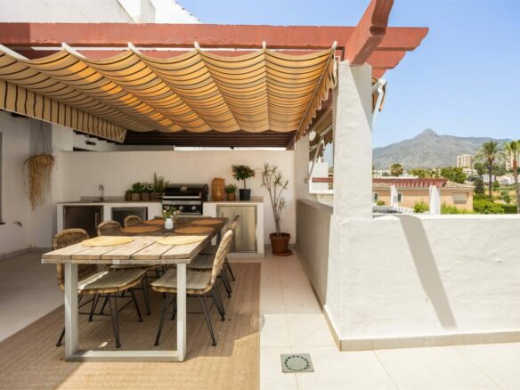 FOR SALE 🏡 Apartment with Tourist Licence – La Maestranza, Nueva Andalucía, Marbella