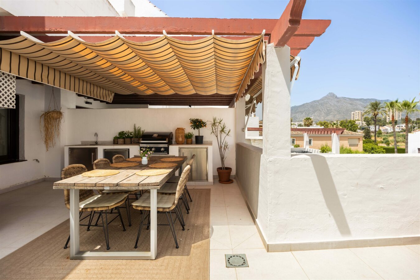FOR SALE 🏡 Apartment with Tourist Licence – La Maestranza, Nueva Andalucía, Marbella
