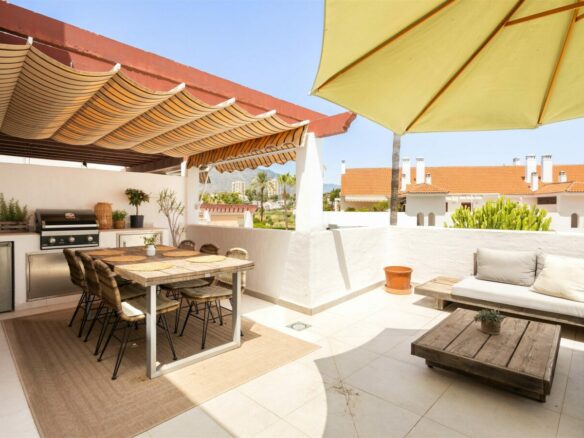 FOR SALE 🏡 Apartment with Tourist Licence – La Maestranza, Nueva Andalucía, Marbella