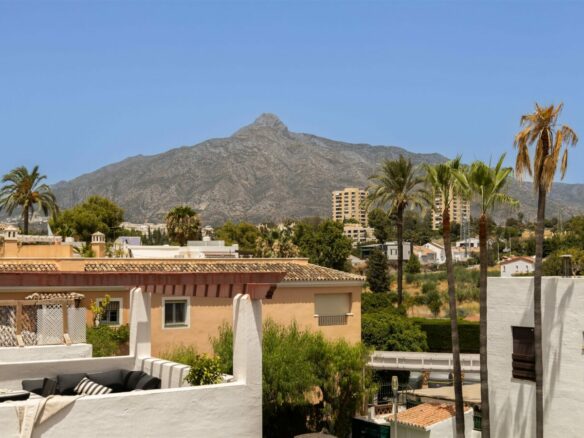 FOR SALE 🏡 Apartment with Tourist Licence – La Maestranza, Nueva Andalucía, Marbella