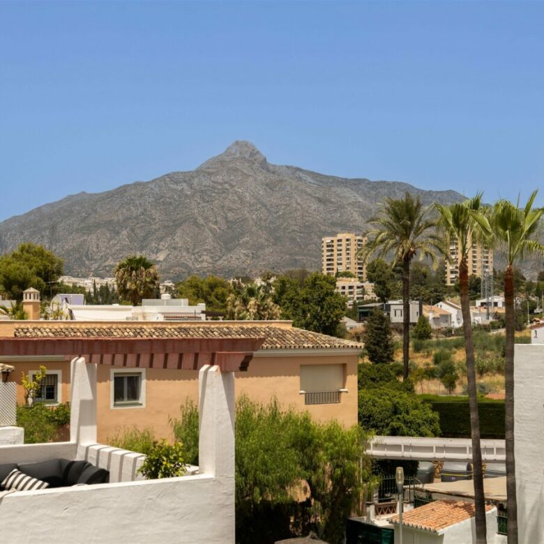 FOR SALE 🏡 Apartment with Tourist Licence – La Maestranza, Nueva Andalucía, Marbella