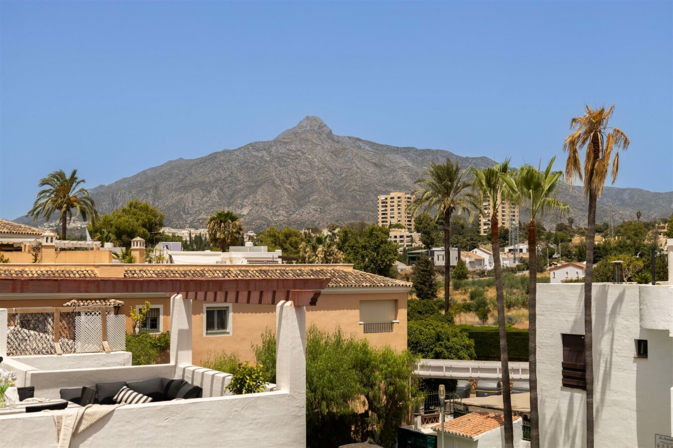 FOR SALE 🏡 Apartment with Tourist Licence – La Maestranza, Nueva Andalucía, Marbella